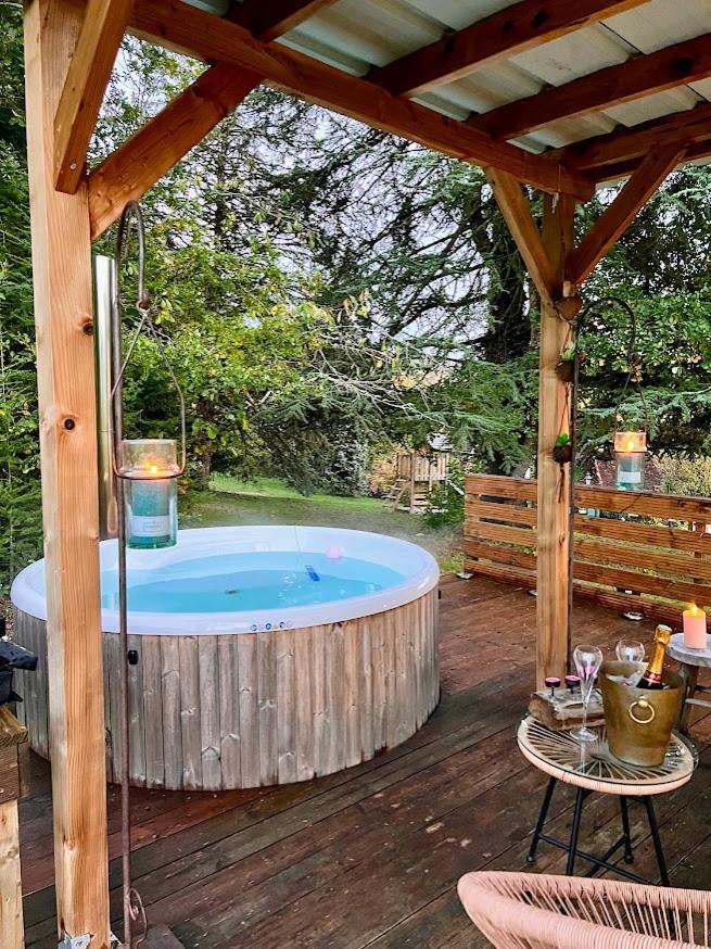 Domaine Le Manoir, Gites De Charme Et De Caractere Avec Piscines Privatisees Et Spa Nordique Fossemagne ภายนอก รูปภาพ