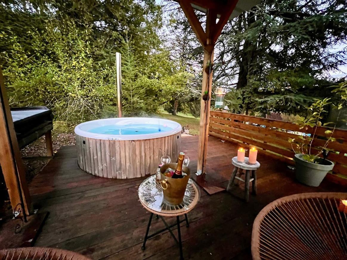 Domaine Le Manoir, Gites De Charme Et De Caractere Avec Piscines Privatisees Et Spa Nordique Fossemagne ภายนอก รูปภาพ